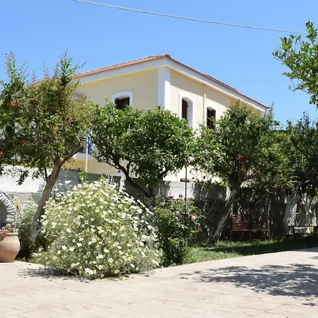 Central House With Quiet Garden Kíssamos Dış mekan fotoğraf