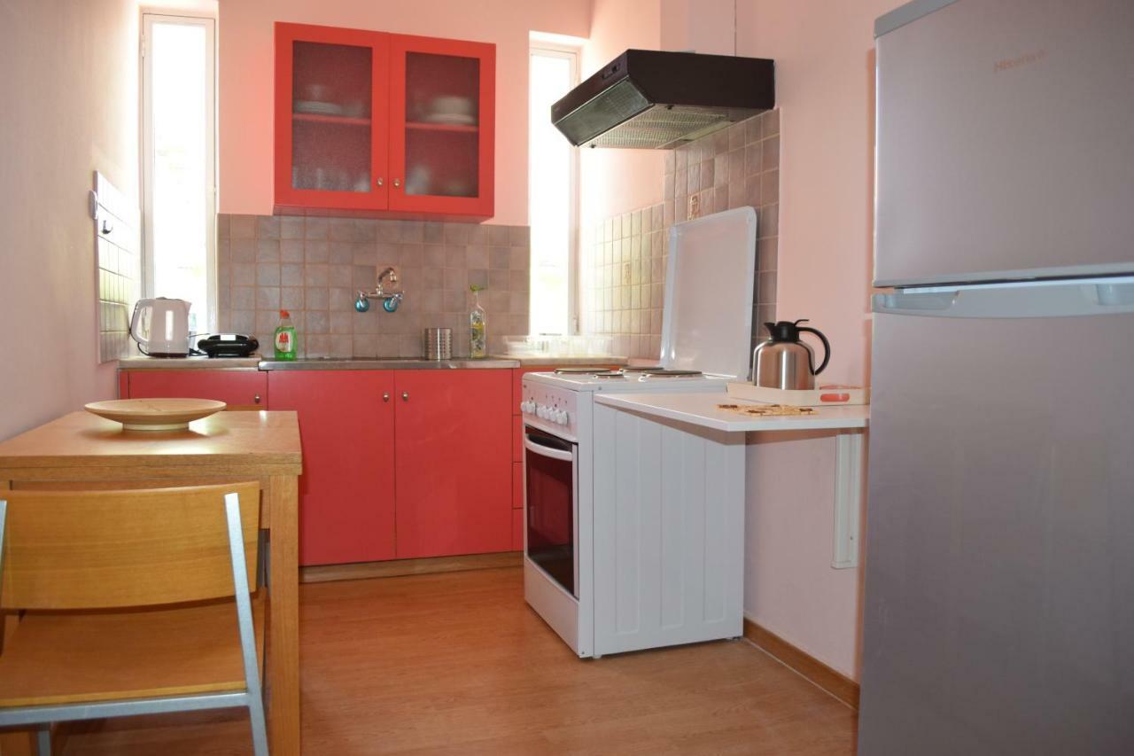 House With Quiet Garden Daire